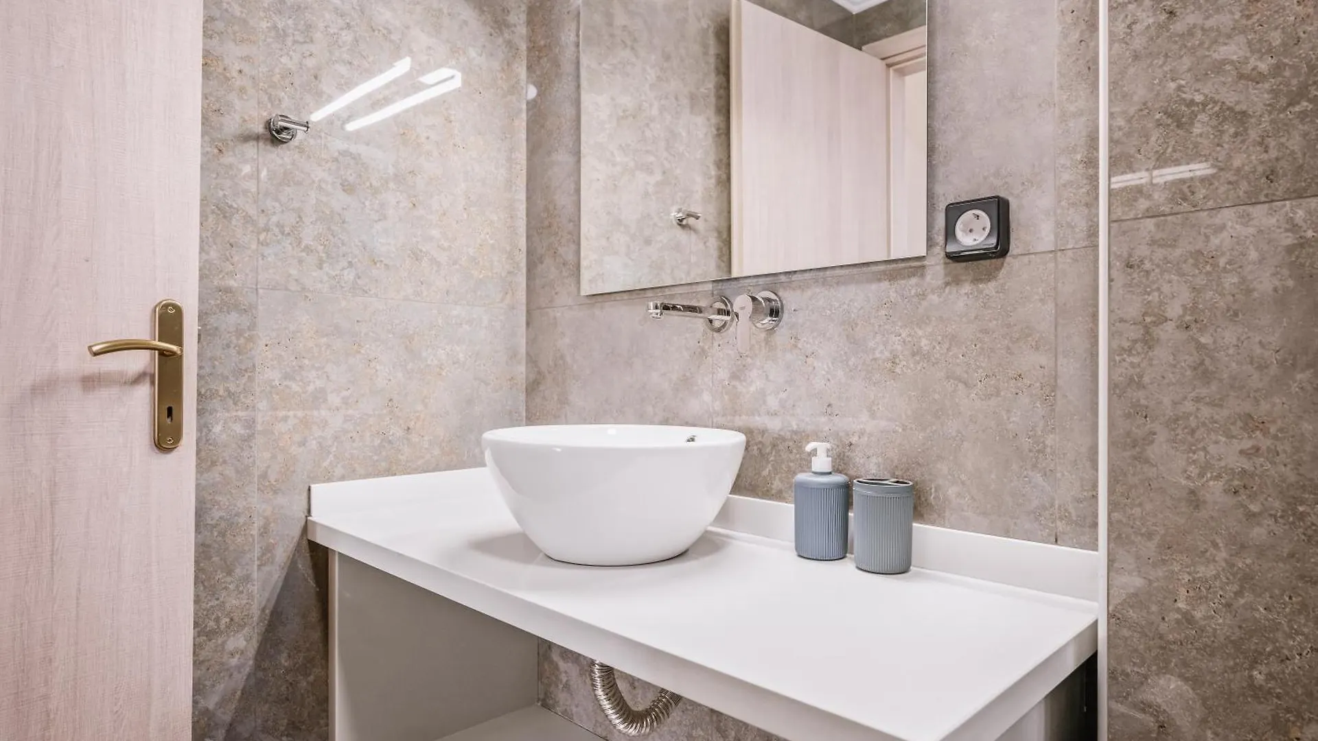 شقة Cityview 2 Fully Equipped Apt By Hospi كاندية